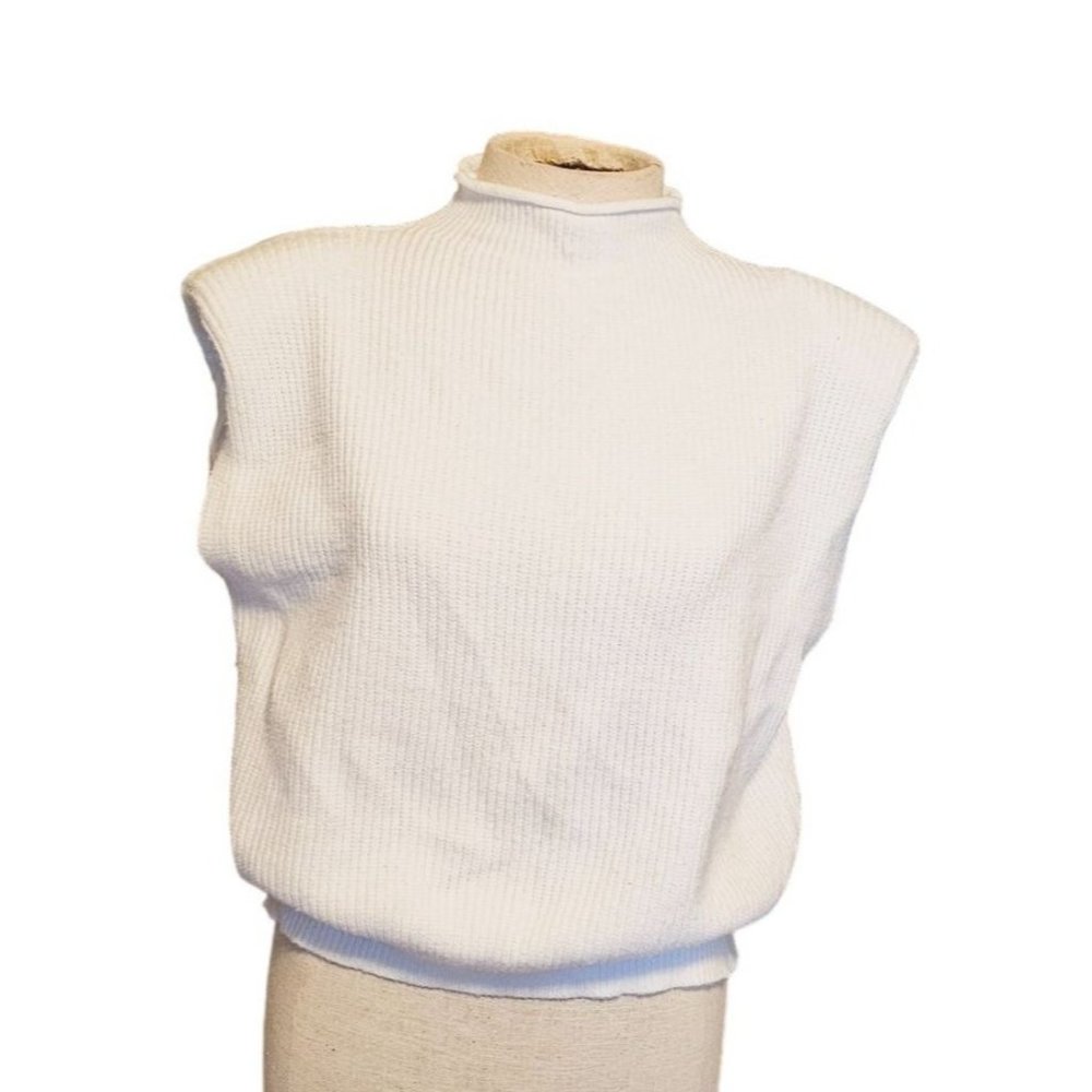 Beige by Tany knit top size Small padded shoulder white layer